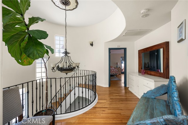 6915 E Seaside, Long Beach CA: https://media.crmls.org/medias/d714b2fb-3f1a-43ab-9337-d3dff395ab6e.jpg
