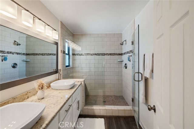 Detail Gallery Image 29 of 36 For 240 S Broadway #2,  Redondo Beach,  CA 90277 - 3 Beds | 2/1 Baths