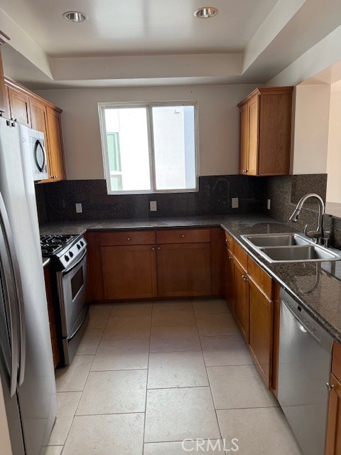 1241 S Westgate Avenue, Los Angeles CA: https://media.crmls.org/medias/d71513d6-e5ec-456a-87c5-ad16f929a1c4.jpg