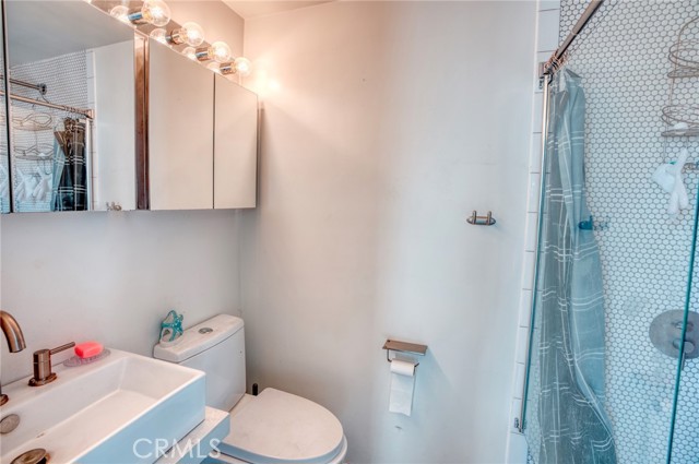 Detail Gallery Image 14 of 32 For 425 W 102nd St, Los Angeles,  CA 90003 - 2 Beds | 1 Baths