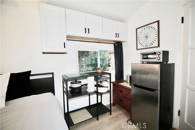 Detail Gallery Image 6 of 9 For 1034 N Beverly Glen Bld, Los Angeles,  CA 90077 - 0 Beds | 1 Baths