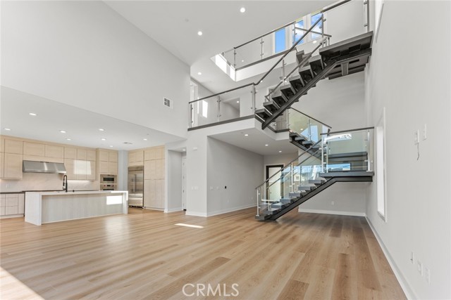 Detail Gallery Image 12 of 56 For 209 Stage, Irvine,  CA 92618 - 5 Beds | 5 Baths