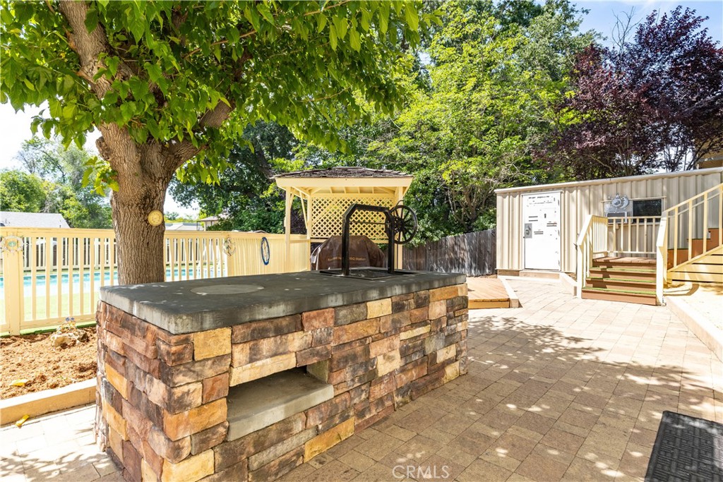 https://media.crmls.org/medias/d715e058-d228-445a-b87d-bc42af567810.jpg?preset=X-Large