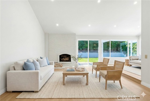 Detail Gallery Image 4 of 22 For 1859 Port Kimberly, Newport Beach,  CA 92660 - 3 Beds | 2 Baths