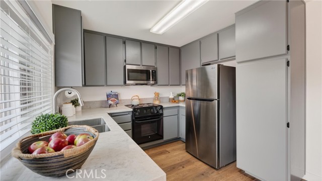 Detail Gallery Image 15 of 41 For 461 W Alton #C,  Santa Ana,  CA 92707 - 3 Beds | 1/1 Baths