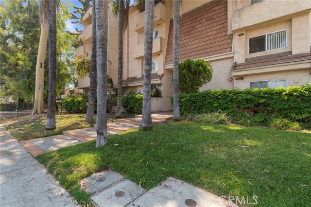 15114 SHERMAN WAY, Van Nuys (los Angeles), California 91405, 2 Bedrooms Bedrooms, ,3 BathroomsBathrooms,Residential Lease,For Rent,15114 SHERMAN WAY,CRPF24141308