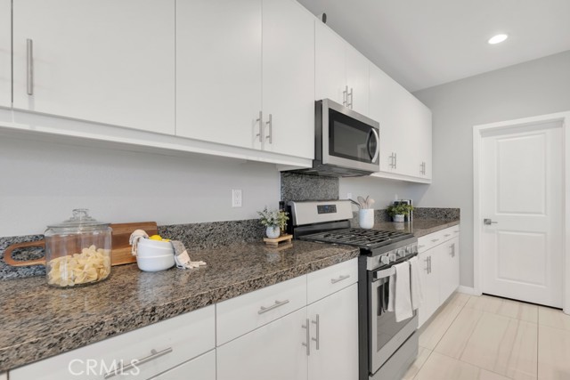 Detail Gallery Image 25 of 60 For 18348 Cachet, Canyon Country,  CA 91350 - 5 Beds | 5 Baths