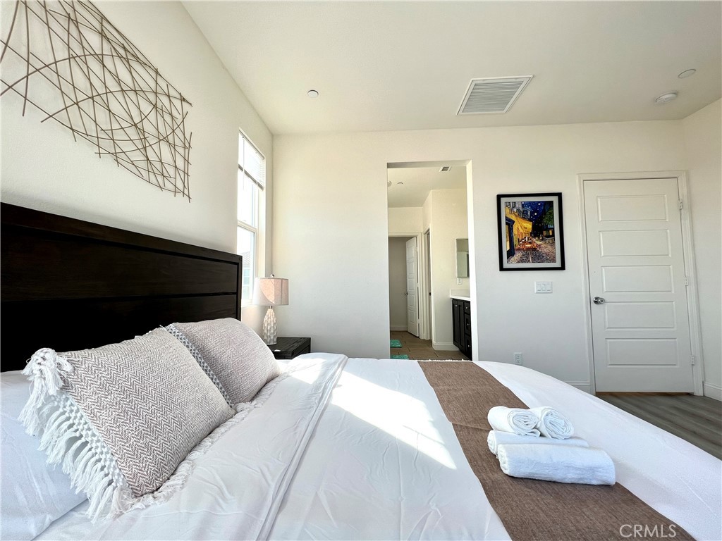 MLS #OC25256644 image #26