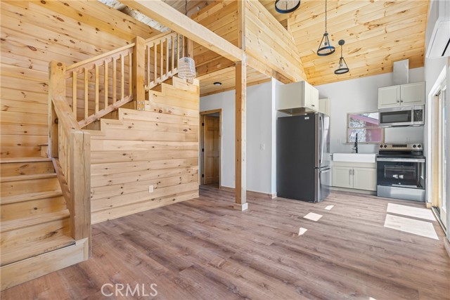 33149 Holcomb Creek Drive, Green Valley Lake CA: https://media.crmls.org/medias/d7189a2c-58bc-47e9-928f-8448cf17d644.jpg