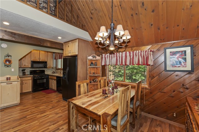 Detail Gallery Image 17 of 50 For 27380 Oakwood Dr, Lake Arrowhead,  CA 92352 - 3 Beds | 3 Baths