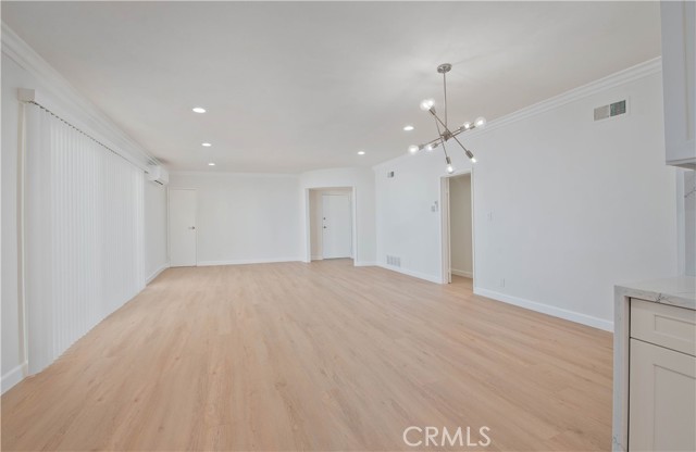 6335 Whitsett Avenue, Valley Glen CA: https://media.crmls.org/medias/d7195a96-3846-4a15-8e80-91e4aeb48795.jpg