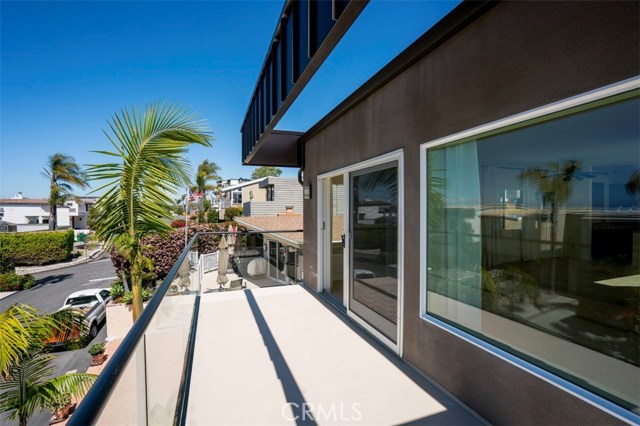 1076 Miramar Street, Laguna Beach CA: https://media.crmls.org/medias/d719d9b1-7a32-473f-a391-f44f5d53a6b9.jpg
