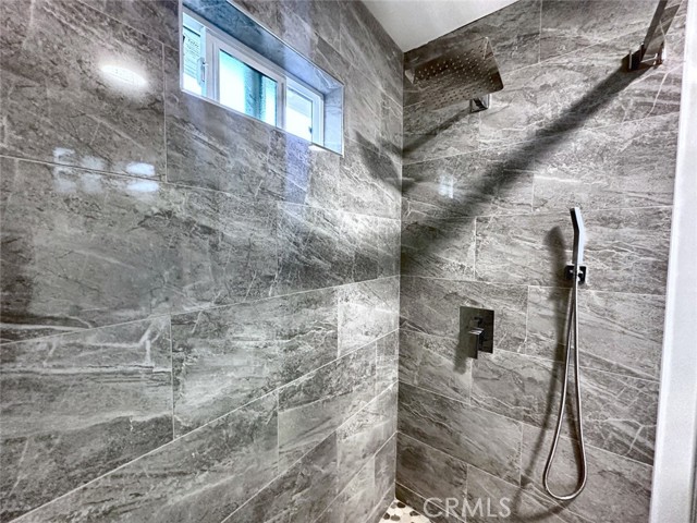 Detail Gallery Image 12 of 14 For 6905 Noble, Van Nuys,  CA 91405 - 2 Beds | 1 Baths