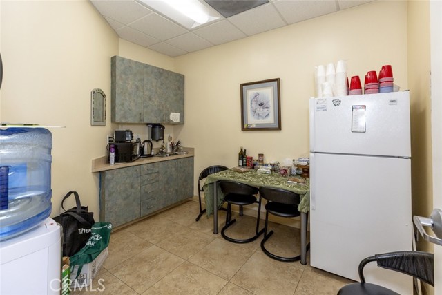 6624 Van Nuys Boulevard, Van Nuys CA: https://media.crmls.org/medias/d71a2f6c-75c1-4aa6-abde-793fd5a196bc.jpg