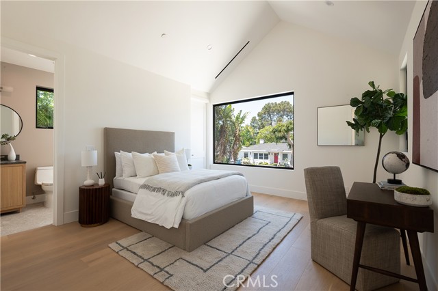 Detail Gallery Image 27 of 39 For 4936 Strohm Ave, Toluca Lake,  CA 91601 - 6 Beds | 6/1 Baths