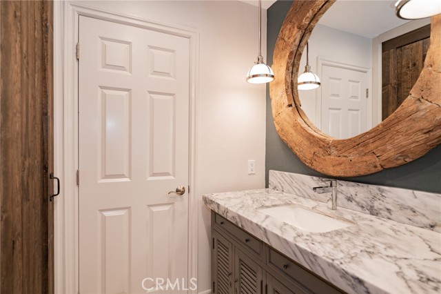 Detail Gallery Image 10 of 16 For 200 Mcneil Ln #104,  Newport Beach,  CA 92663 - 2 Beds | 2 Baths