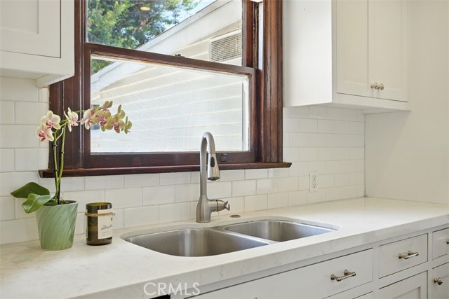 1206 N Keystone, Burbank CA: https://media.crmls.org/medias/d71afb8c-0cd6-4fd0-a687-4c3d4d1f24dd.jpg