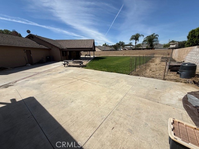 19534 Kiningham Drive, Bloomington CA: https://media.crmls.org/medias/d71afe68-682d-4dda-b8bc-2978f6452456.jpg