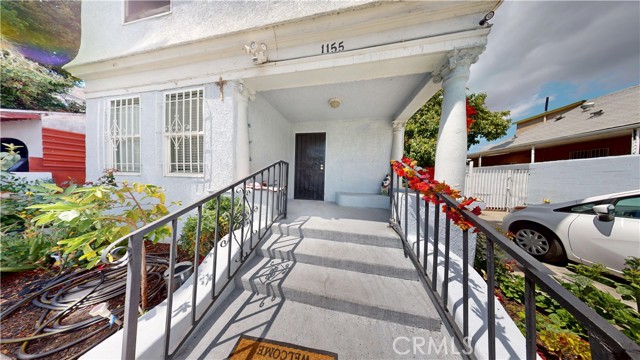 1155 E 58th Drive, Los Angeles CA: https://media.crmls.org/medias/d71b9fb9-a3d9-411e-9296-36ea2c1633a6.jpg
