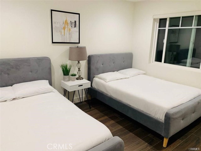 4818 Satsuma Avenue, North Hollywood CA: https://media.crmls.org/medias/d71c2c50-faf3-4843-9975-5f005c524bec.jpg