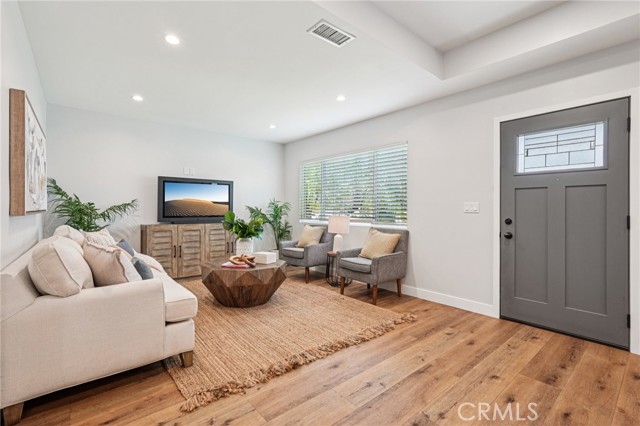 Image 6 of 28 For 18919 Cranbrook Avenue