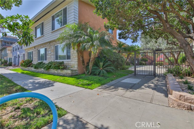 1030 E 2nd Street, Long Beach CA: https://media.crmls.org/medias/d71d3ee1-57b6-4f9c-9ae2-ce158393749b.jpg