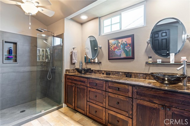 D71d494e Aed0 4bad B99e A00bb1f27f2f