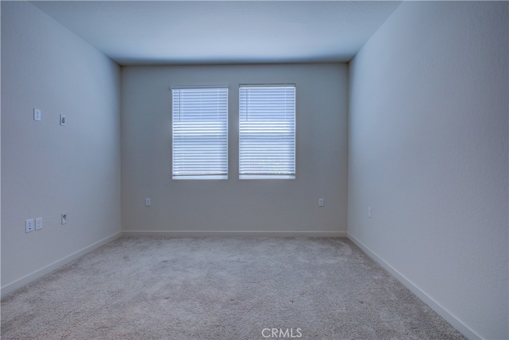 https://media.crmls.org/medias/d71d51f5-0013-40f6-8341-fade36911e24.jpg?preset=X-Large