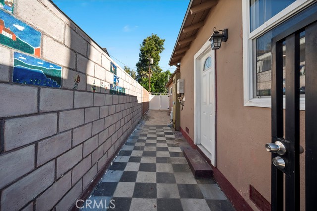 7736 Bellaire Avenue, North Hollywood CA: https://media.crmls.org/medias/d71e6fb5-dc44-4ca3-9c11-8bcc9daa4623.jpg