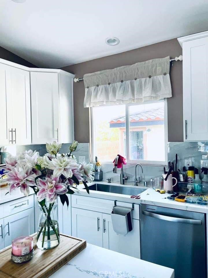 https://media.crmls.org/medias/d71e9508-261a-4bb8-8f21-509bf80fdb54.jpg?preset=X-Large