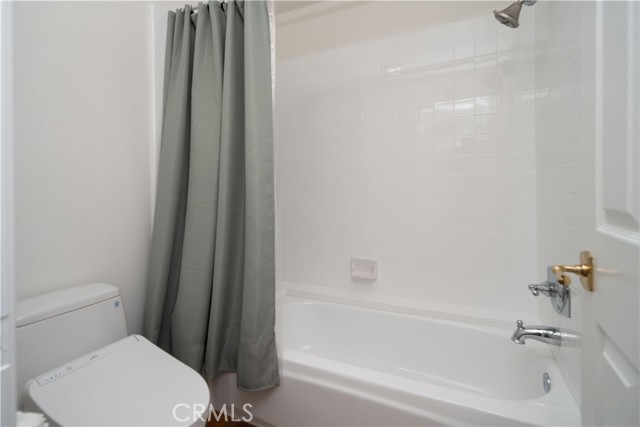 Detail Gallery Image 33 of 53 For 24526 Windsor Dr a,  Valencia,  CA 91355 - 3 Beds | 2/1 Baths