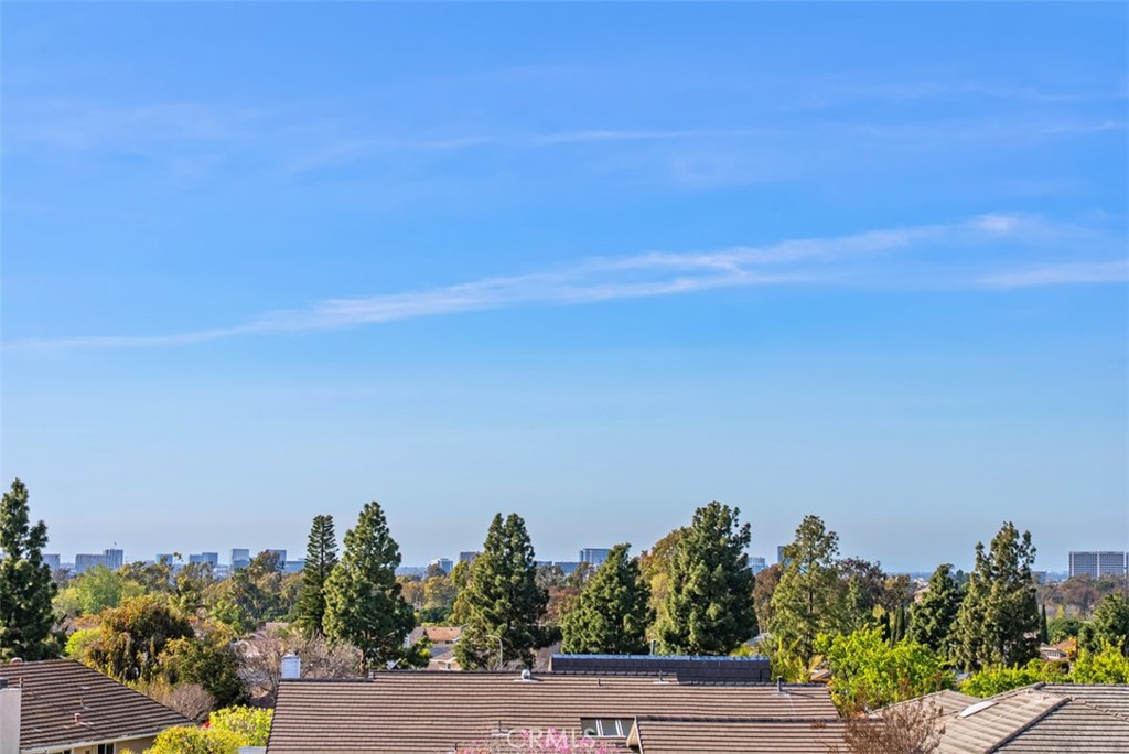https://media.crmls.org/medias/d720737f-24f8-4cb3-bf8a-892a8479229e.jpg?preset=X-Large