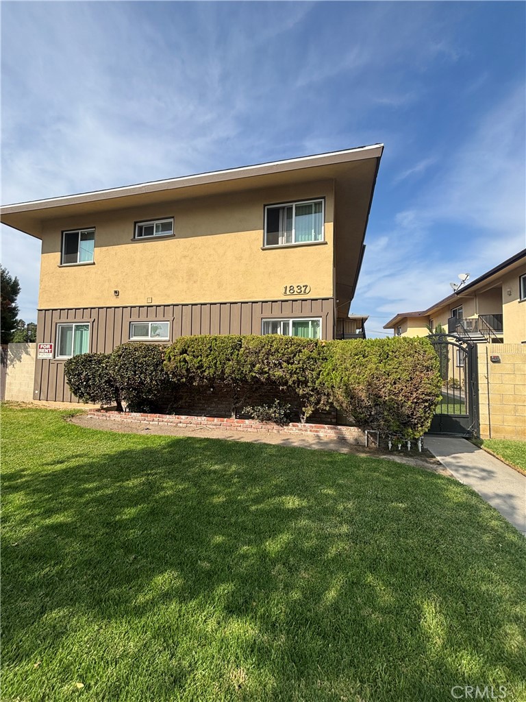 Quadruplex at 1837 W Gramercy