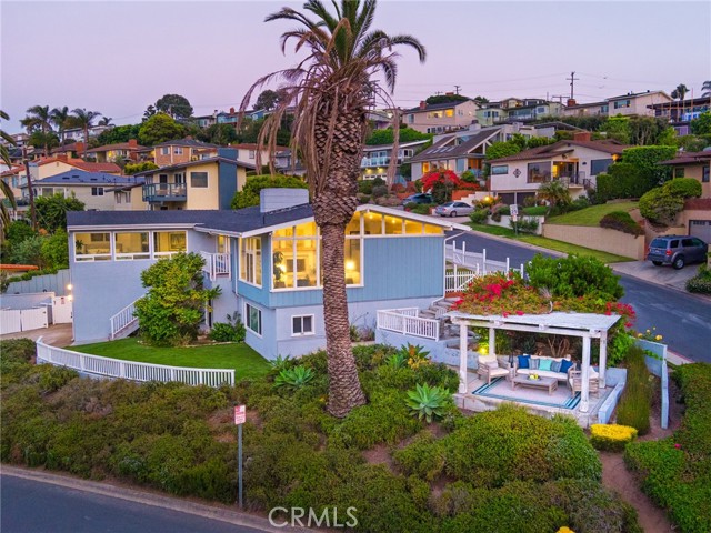 246 Via Los Miradores, Redondo Beach CA: https://media.crmls.org/medias/d7224ff7-76dd-4596-ad18-e95a565f2799.jpg
