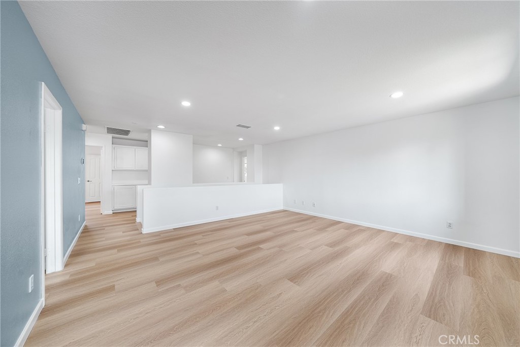 https://media.crmls.org/medias/d7225d47-0d48-4dba-94eb-2772e6de7e0d.jpg?preset=X-Large