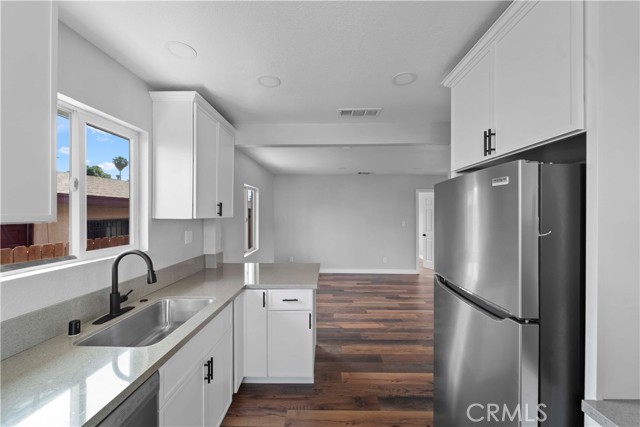 796 N Mount Vernon Avenue, San Bernardino CA: https://media.crmls.org/medias/d7227283-7fd0-4290-82a5-5442f57b1da6.jpg