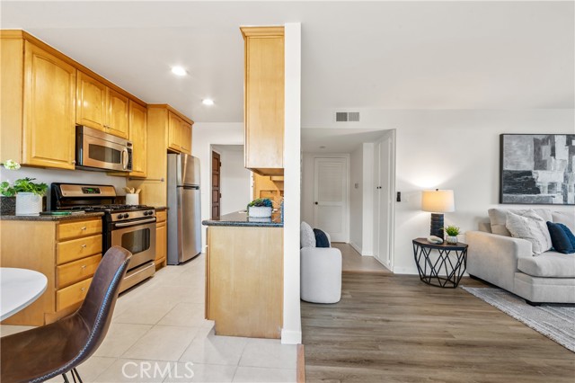 Image 5 of 62 For 6600 Warner  241