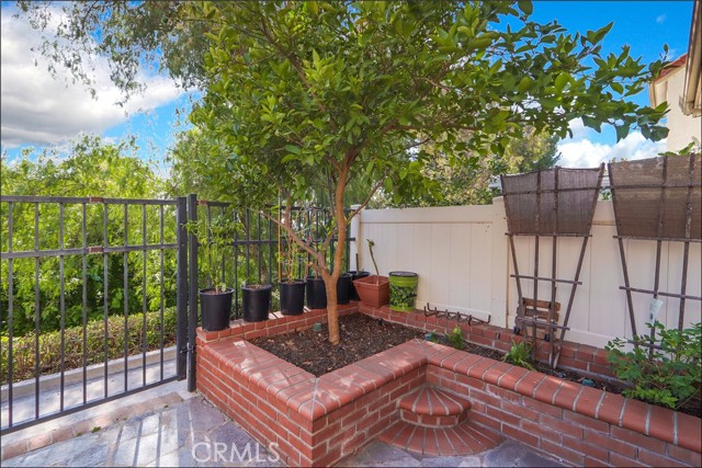 21055 Avenida Magnifica, Lake Forest CA: https://media.crmls.org/medias/d725617a-b04f-4f1e-afad-03566ff8961b.jpg