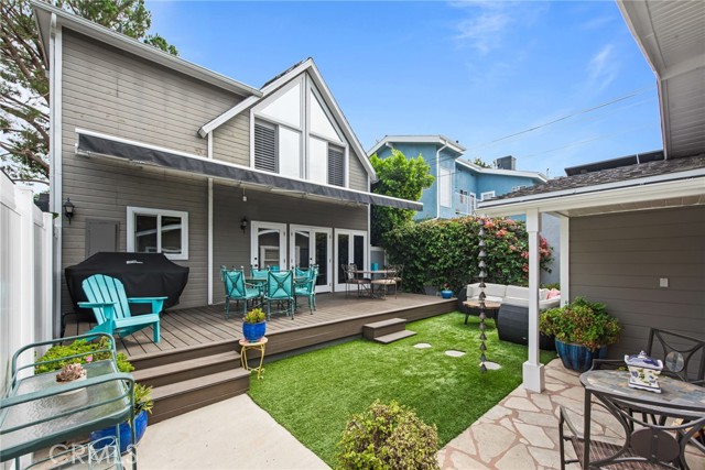 4323 Laurelgrove Avenue, Studio City CA: https://media.crmls.org/medias/d72580d7-2653-418c-890b-f863f6dedb20.jpg