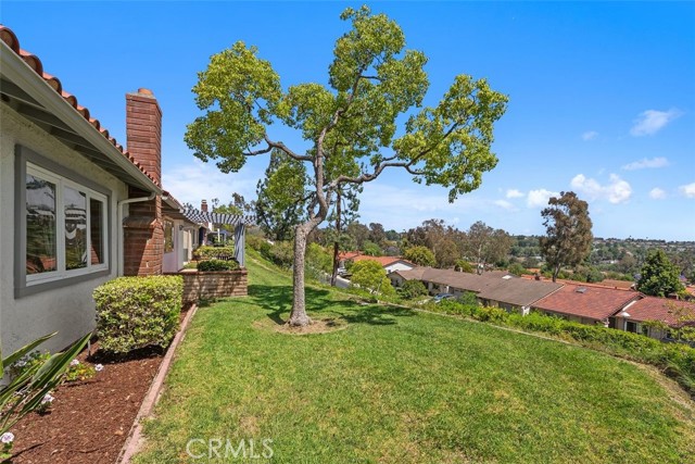 27992 Via Chocano, Mission Viejo CA: https://media.crmls.org/medias/d725e370-2b3c-49dc-b617-55dfc075f47d.jpg