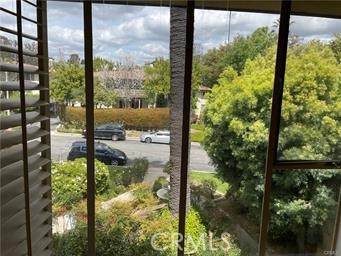 945 S Orange Grove Boulevard, Pasadena CA: https://media.crmls.org/medias/d726465f-ce5a-4cff-8517-ada141f9784d.jpg
