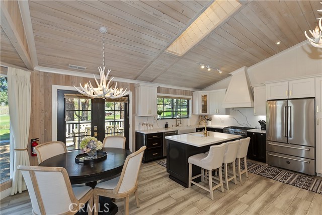 Detail Gallery Image 13 of 50 For 1053 Club View Dr, Big Bear Lake,  CA 92315 - 2 Beds | 2 Baths