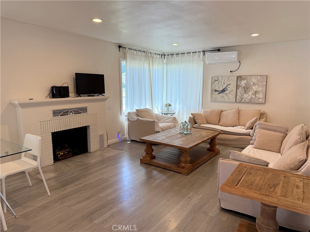 MLS #OC25163199 img 10