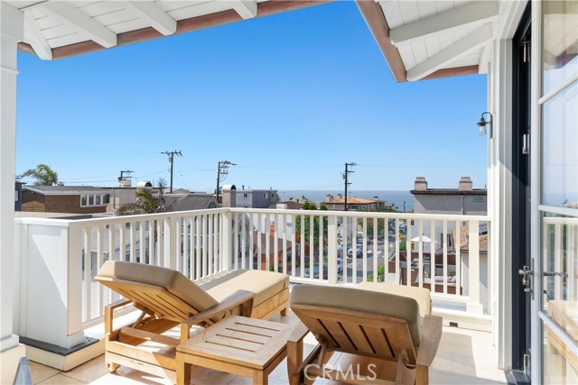 Detail Gallery Image 12 of 52 For 441 28th St, Manhattan Beach,  CA 90266 - 4 Beds | 4/1 Baths