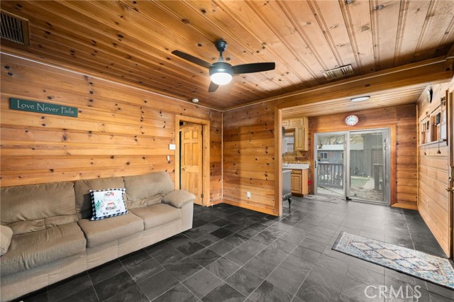 Detail Gallery Image 13 of 30 For 13993 Middle Fork Rd, Lytle Creek,  CA 92358 - 1 Beds | 1 Baths