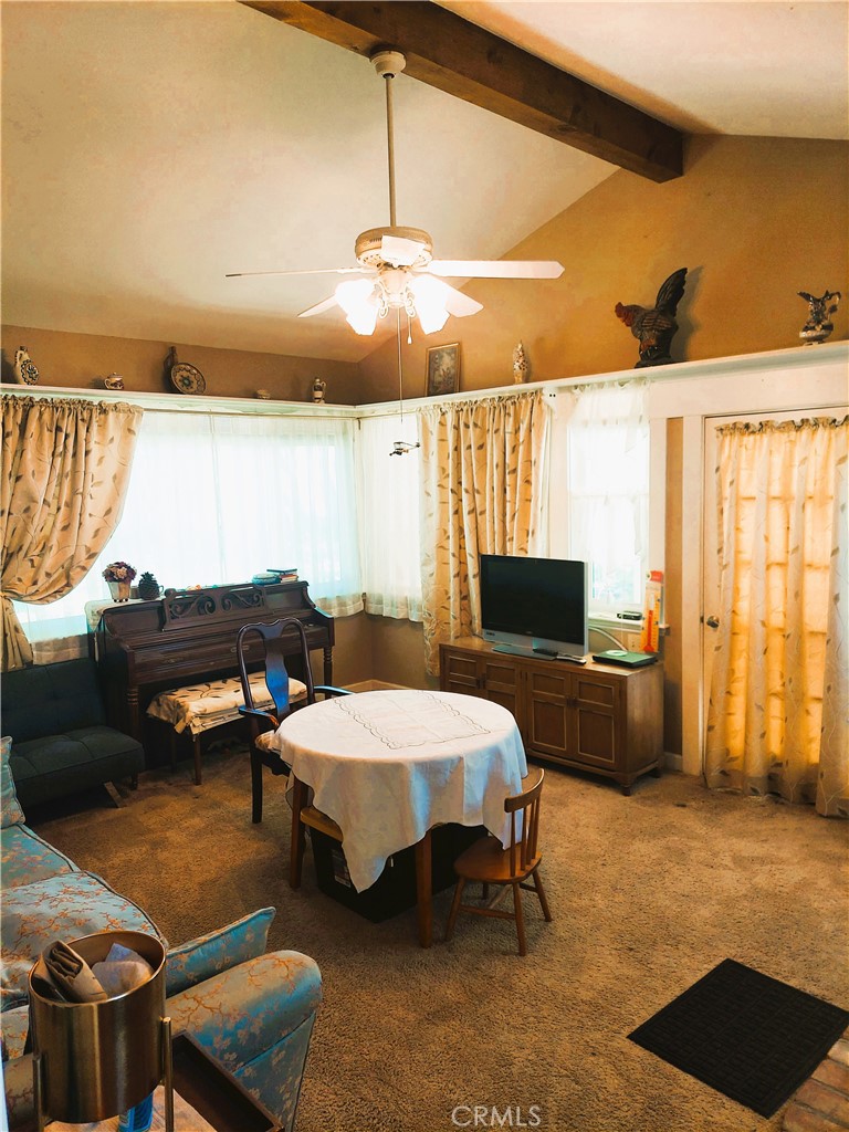 https://media.crmls.org/medias/d7281cbe-fb75-4df2-a103-73a1fbfe0c59.jpg?preset=X-Large