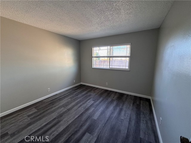 Detail Gallery Image 13 of 20 For 2028 Barcelona Cir, Barstow,  CA 92311 - 4 Beds | 2 Baths