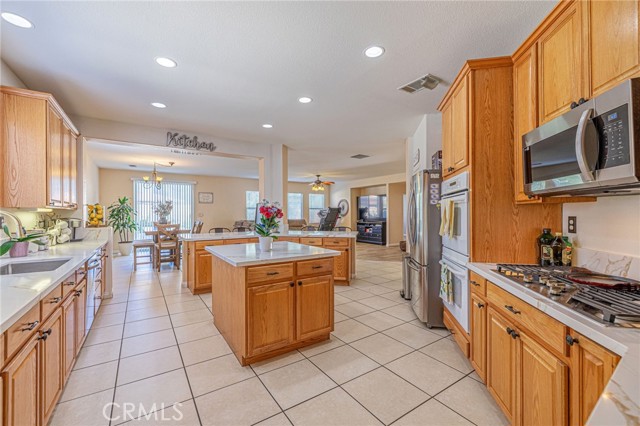 4302 Olivera Place, Lancaster CA: https://media.crmls.org/medias/d728c76b-3712-4572-8f66-3bb48c1e3175.jpg