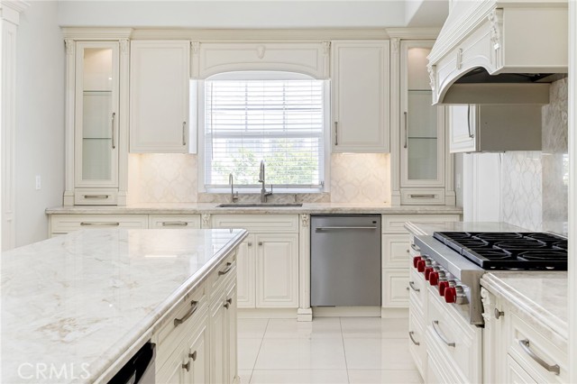 1281 E Orange Grove Boulevard, Pasadena CA: https://media.crmls.org/medias/d728f922-4d61-4238-a905-5e5d54522873.jpg