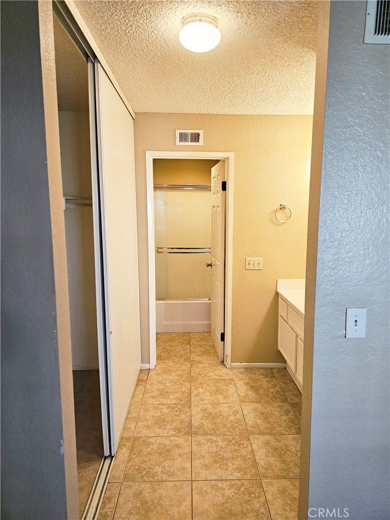 https://media.crmls.org/medias/d729ab13-8189-4ff8-82de-28f4e5f1d2cd.jpg?preset=X-Large